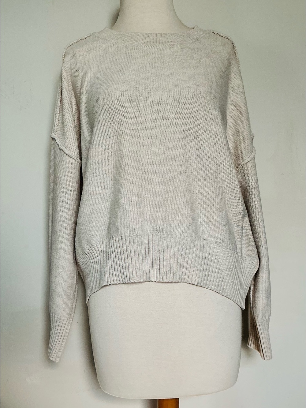 Sincerly Jules beige outmeal exposed seam cropped sweater size M oversized